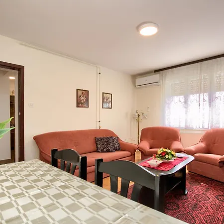 Gordana With Balcony And Parking Pula