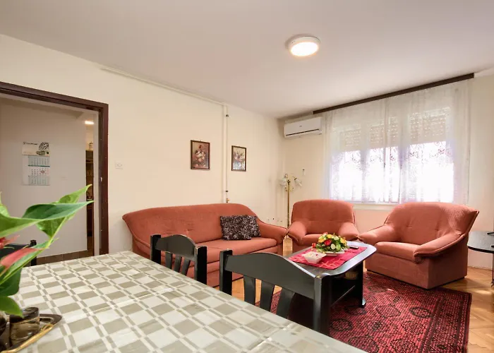 Gordana With Balcony And Parking Pula